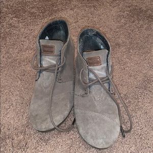 Toms Wedge